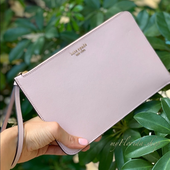 kate spade Handbags - NWT❗️Kate Spade Large Wristlet